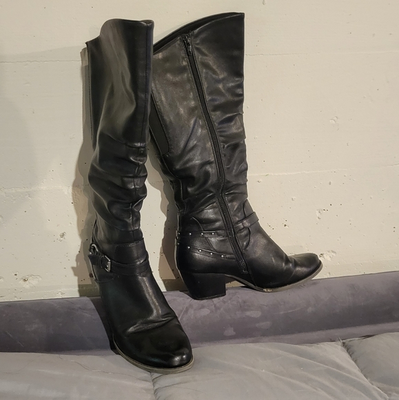 Black boots size 8.5 - Picture 2 of 5